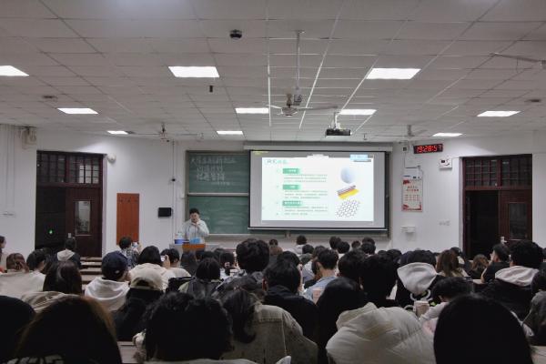 化学与药学院举办大学生创新创业训练计划项目结题验收答辩会
